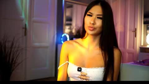 Snapshot of maistream chatting on 09/18/25, 12:40 Mai online show from 09/18/25, 12:40