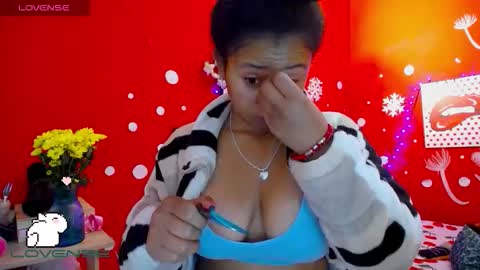 Snapshot of maite_loves chatting on 09/24/25, 11:24 Maite online show from 09/24/25, 11:24