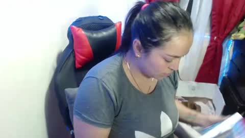 Snapshot of maitte_22 chatting on 01/22/25, 02:37 Hello friends Im on another account online show from 01/22/25, 02:37