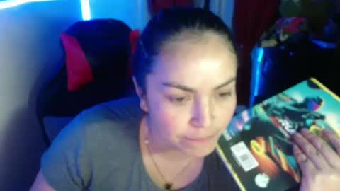 Snapshot of maitte_22 chatting on 01/22/25, 05:48 Hello friends Im on another account online show from 01/22/25, 05:48