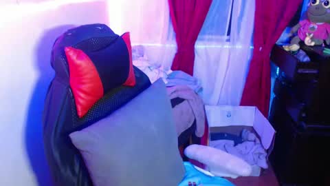 Snapshot of maitte_22 chatting on 01/29/25, 01:58 Hello friends Im on another account online show from 01/29/25, 01:58
