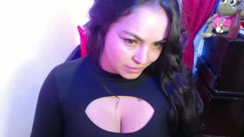 Snapshot of maitte_22 chatting on 02/03/25, 02:47 Hello friends Im on another account online show from 02/03/25, 02:47