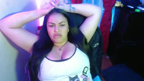 Snapshot of maitte_22 chatting on 02/19/25, 04:12 Hello friends Im on another account online show from 02/19/25, 04:12