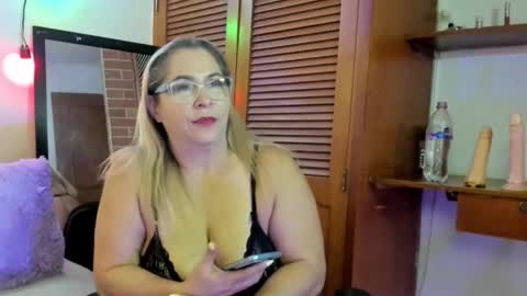 maja_hills online show from 11/12/25, 03:07