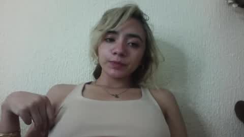 Snapshot of majo_gomezz chatting on 11/06/25, 01:28 majo_gomezz online show from 11/06/25, 01:28