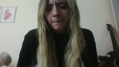 Snapshot of majo_gomezz chatting on 11/17/25, 11:10 majo_gomezz online show from 11/17/25, 11:10