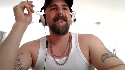 Snapshot of makeme_do_it_ chatting on 09/28/25, 01:05 Diego online show from 09/28/25, 01:05