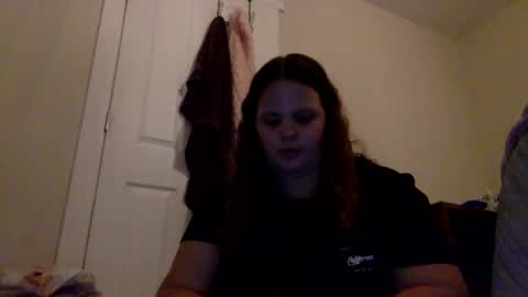 Snapshot of makemesquirt06 chatting on 09/13/25, 03:39 makemesquirt06 online show from 09/13/25, 03:39
