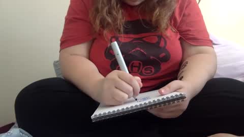 Snapshot of makemesquirt06 chatting on 09/15/25, 06:19 makemesquirt06 online show from 09/15/25, 06:19