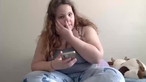 Snapshot of makemesquirt06 chatting on 10/15/25, 06:41 makemesquirt06 online show from 10/15/25, 06:41