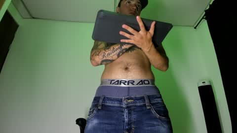 Snapshot of male_pussy chatting on 12/14/24, 11:56 ADAM online show from 12/14/24, 11:56