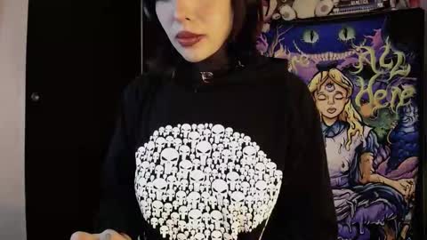 Snapshot of maliceinwonderland25 chatting on 11/15/25, 03:48 Alice Asylum online show from 11/15/25, 03:48