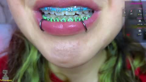 Snapshot of malicia_witch_ chatting on 12/31/24, 01:26 Mar Alicia Rosie v A L I C I A W I T C - Meg Cherie online show from 12/31/24, 01:26