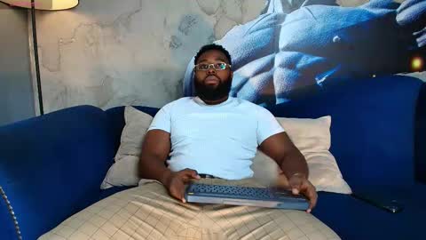 Snapshot of malik_arellano chatting on 10/10/25, 02:05 The King Malik online show from 10/10/25, 02:05