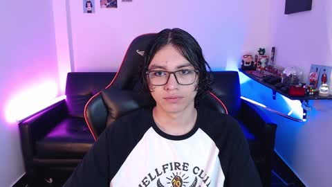 Snapshot of malik_harrison_ chatting on 12/16/24, 03:00 Malik online show from 12/16/24, 03:00