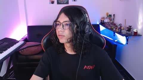 Snapshot of malik_harrison_ chatting on 10/31/25, 04:52 Malik online show from 10/31/25, 04:52