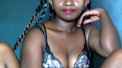 Snapshot of malinah01 chatting on 12/08/24, 05:11 malinah01 online show from 12/08/24, 05:11