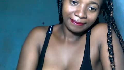 Snapshot of malinah01 chatting on 12/19/24, 04:24 malinah01 online show from 12/19/24, 04:24