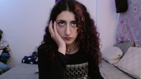 Snapshot of malitamuymal22 chatting on 01/06/25, 01:53 Malita online show from 01/06/25, 01:53
