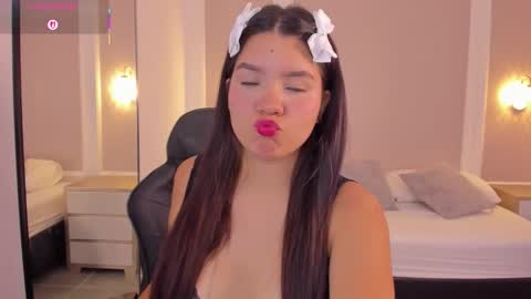 Snapshot of malu_03x chatting on 10/17/25, 02:37 M A L U online show from 10/17/25, 02:37