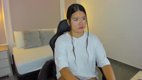 Snapshot of malu_03x chatting on 11/19/25, 12:05 M A L U online show from 11/19/25, 12:05