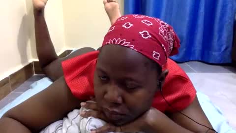 Snapshot of mamasita2023 chatting on 11/10/25, 06:01 mamasita2023 online show from 11/10/25, 06:01