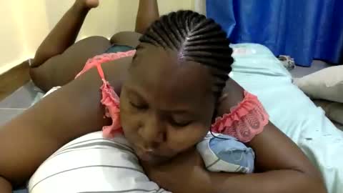 Snapshot of mamasita2023 chatting on 11/11/25, 08:20 mamasita2023 online show from 11/11/25, 08:20