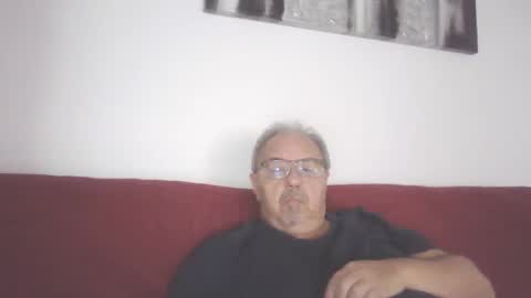 Snapshot of mambow99 chatting on 03/01/25, 08:31 OLDMANFREE online show from 03/01/25, 08:31