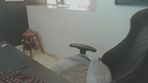 Snapshot of mamute23 chatting on 03/08/25, 05:22 BigBrazilianCock online show from 03/08/25, 05:22