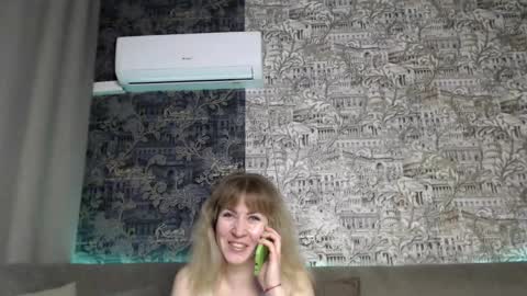 Snapshot of mandy_foxxx chatting on 02/13/25, 08:03 Mandy online show from 02/13/25, 08:03