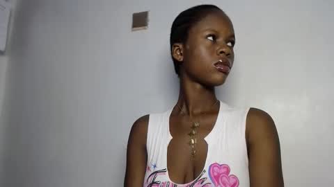 Snapshot of mandymia chatting on 10/19/25, 07:47 mandymia online show from 10/19/25, 07:47