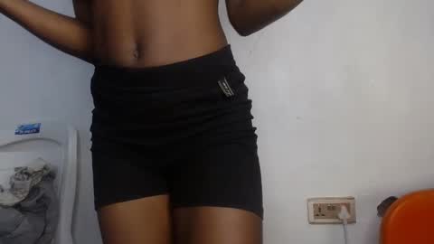 Snapshot of mandymia chatting on 10/26/25, 05:41 mandymia online show from 10/26/25, 05:41