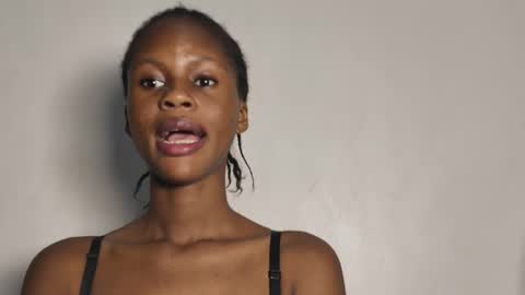 Snapshot of mandymia chatting on 10/31/25, 06:20 mandymia online show from 10/31/25, 06:20