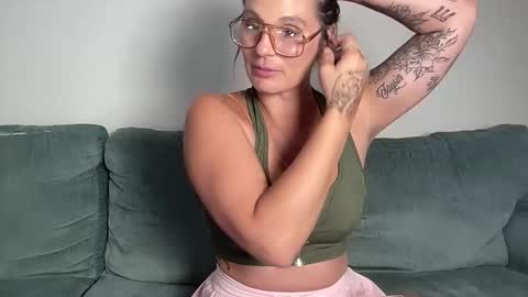 Mandy online show from 10/22/25, 01:28