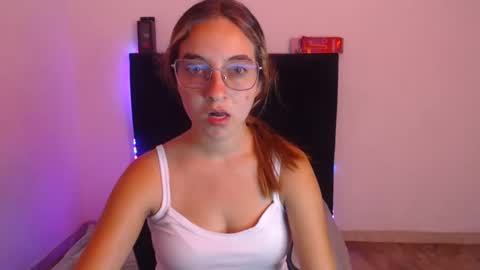 Snapshot of mandyy_petite chatting on 10/23/25, 03:44 mandy sofi online show from 10/23/25, 03:44