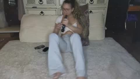 Snapshot of mandyymoans chatting on 12/31/24, 12:25 Mandy Moans online show from 12/31/24, 12:25