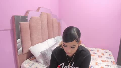 Snapshot of manelykgonzalez chatting on 09/17/25, 07:59 M A N E L I K online show from 09/17/25, 07:59