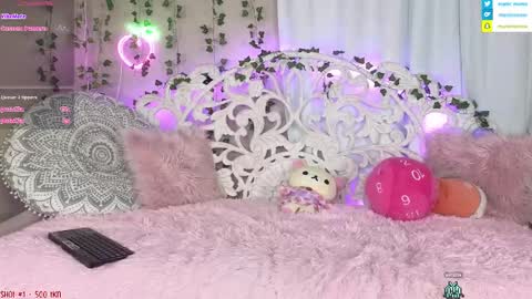 Snapshot of manicmomo chatting on 01/03/25, 02:54 Momo online show from 01/03/25, 02:54