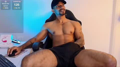 Snapshot of manolo_hot1 chatting on 02/25/25, 02:44 Manolo Hot 1 online show from 02/25/25, 02:44