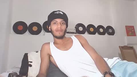 Snapshot of manuel444rl chatting on 03/07/25, 06:43 Manuel RL online show from 03/07/25, 06:43