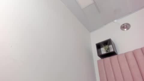 manu 3 online show from 10/27/25, 03:10