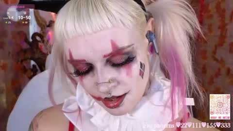 Snapshot of mao_me_meow chatting on 10/31/25, 08:26 Sasha online show from 10/31/25, 08:26