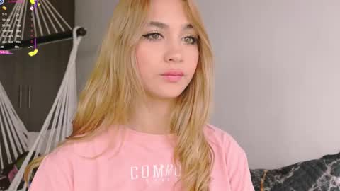 Snapshot of mara__ross chatting on 10/15/25, 02:17 Mara Independent Model online show from 10/15/25, 02:17