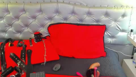 Mara  online show from 11/08/25, 02:56