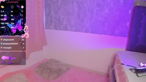 Snapshot of mara_friendboy chatting on 12/11/24, 11:00 Mara online show from 12/11/24, 11:00