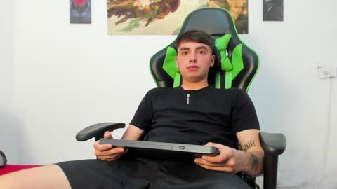 Snapshot of marcos_0212 chatting on 12/19/24, 02:34 Marcos online show from 12/19/24, 02:34