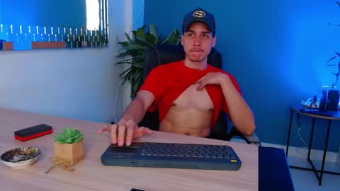 Snapshot of marcus_hanks chatting on 02/28/25, 12:43 Marcus Hanks online show from 02/28/25, 12:43