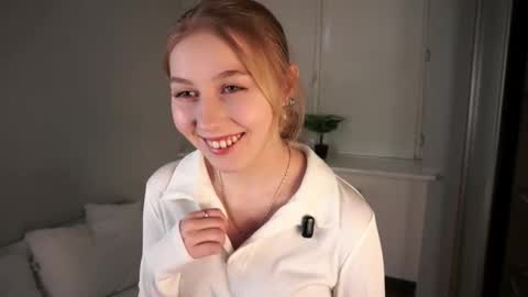 Felicia 3 online show from 11/25/25, 09:09