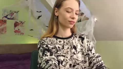  - Alisa online show from 10/31/25, 06:25