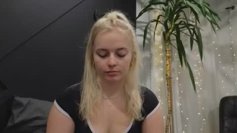 margot_robbie7 online show from 01/03/25, 12:54